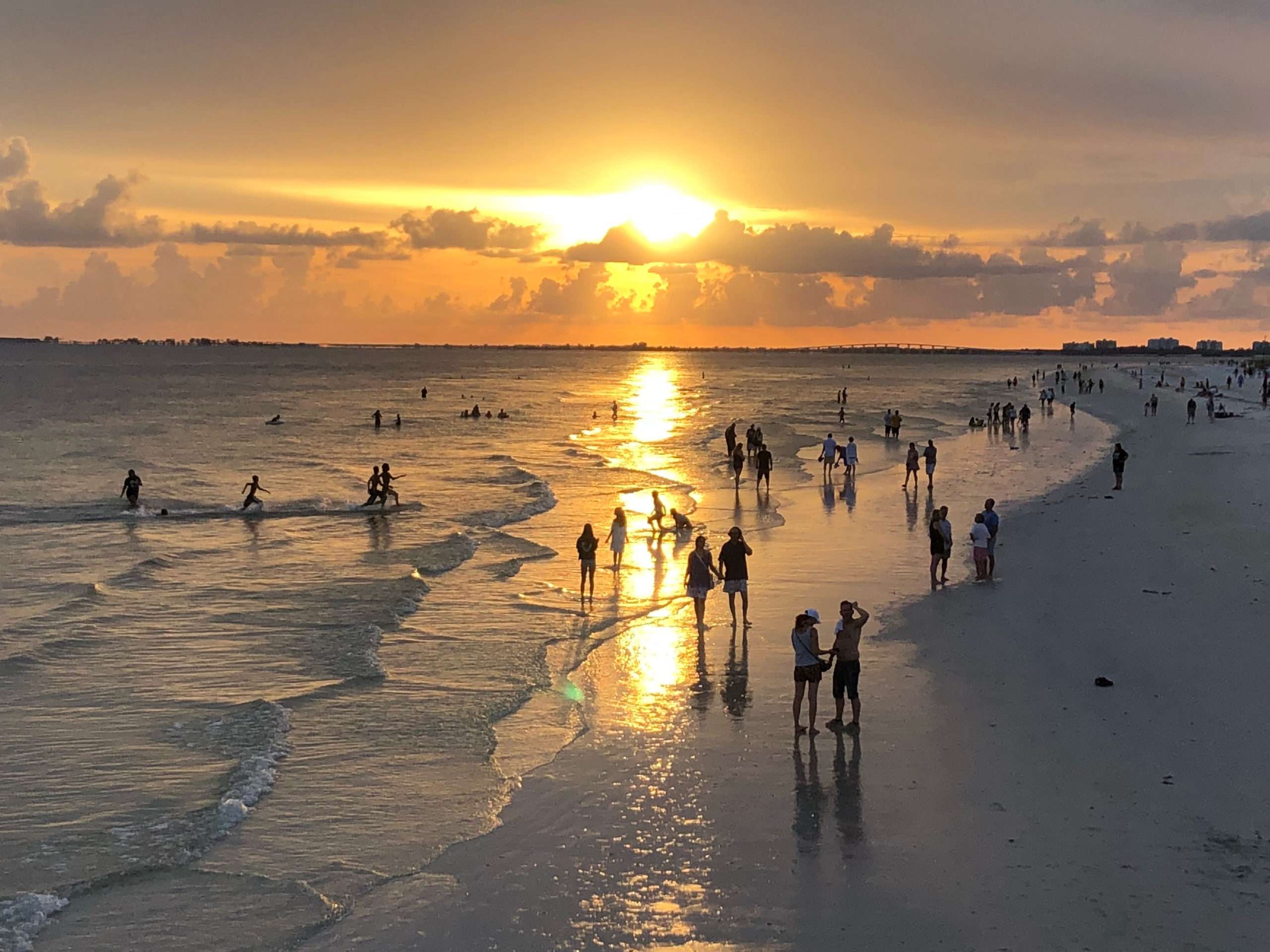 Fort Myers Beach reopens to residents to visit damaged properties