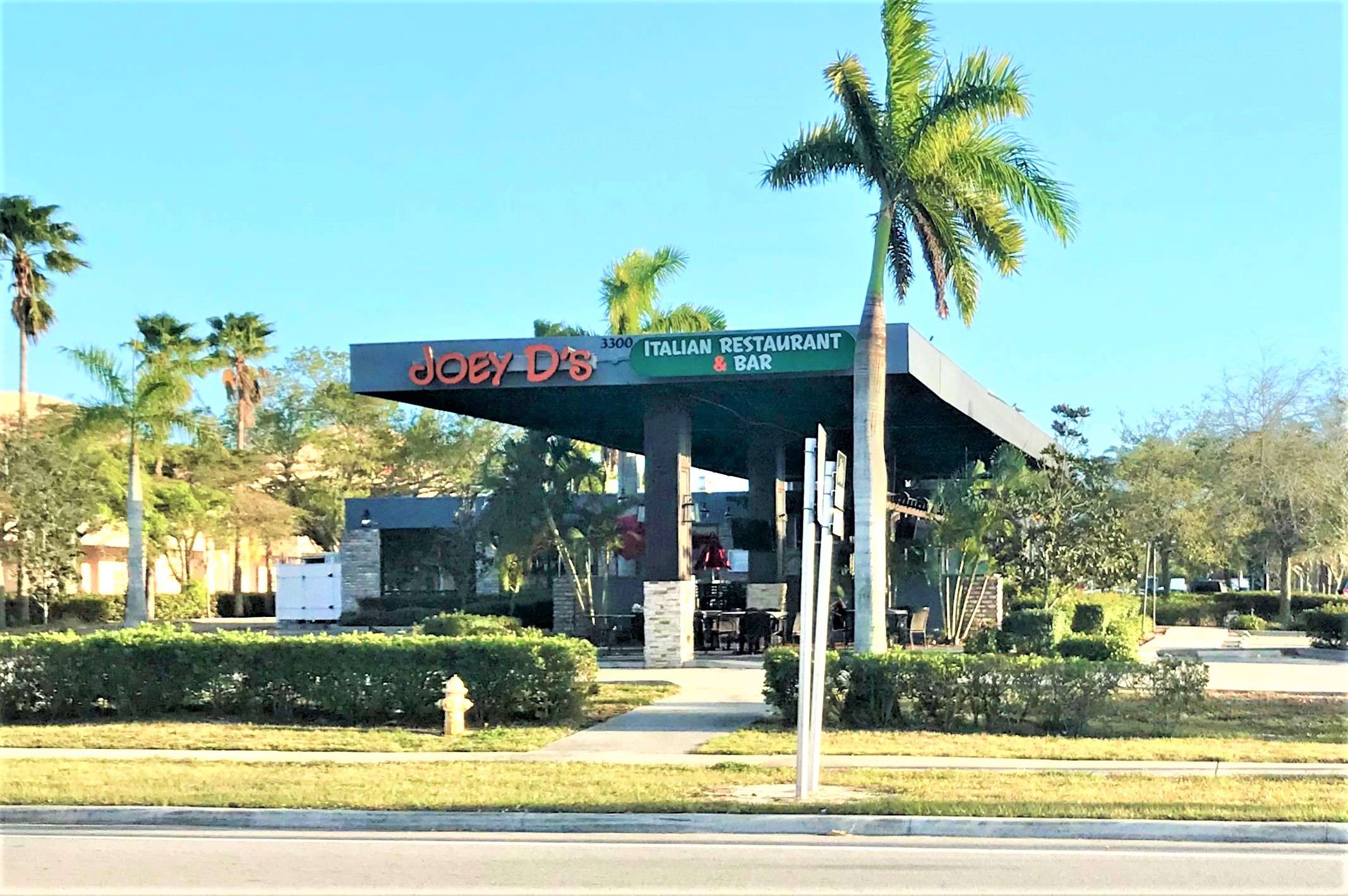 Joey Ds Davis Boulevard in Naples