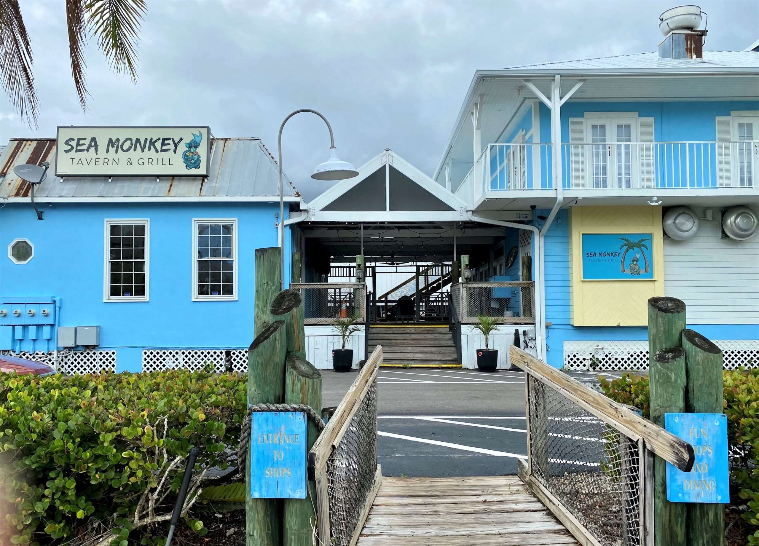 Sea Monkey Tavern & Grill brings back live entertainment –