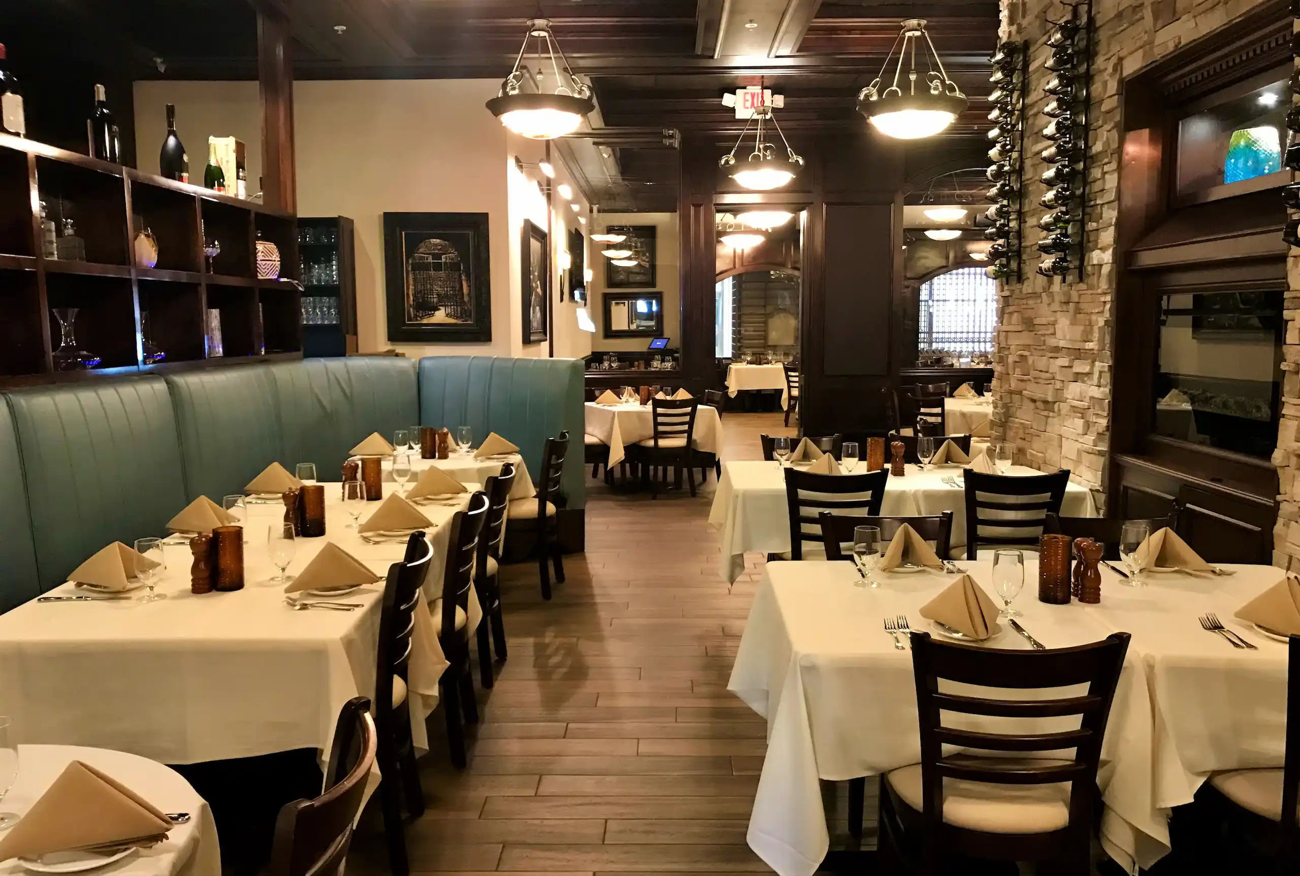 Soluna Restaurant & Bar in Naples