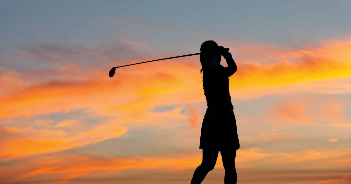 DS_31570559_SwingSunset_Woman