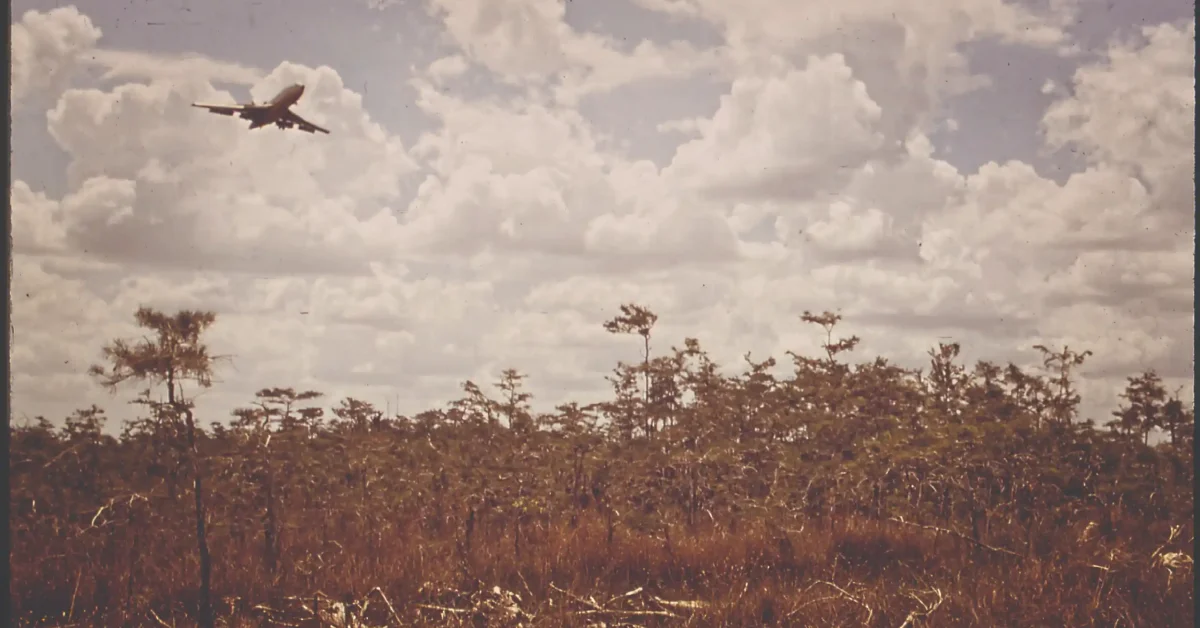 JET_LANDING_AT_THE_CONTROVERSIAL_MIAMI-DADE_JET_PARK_-_NARA_-_544606