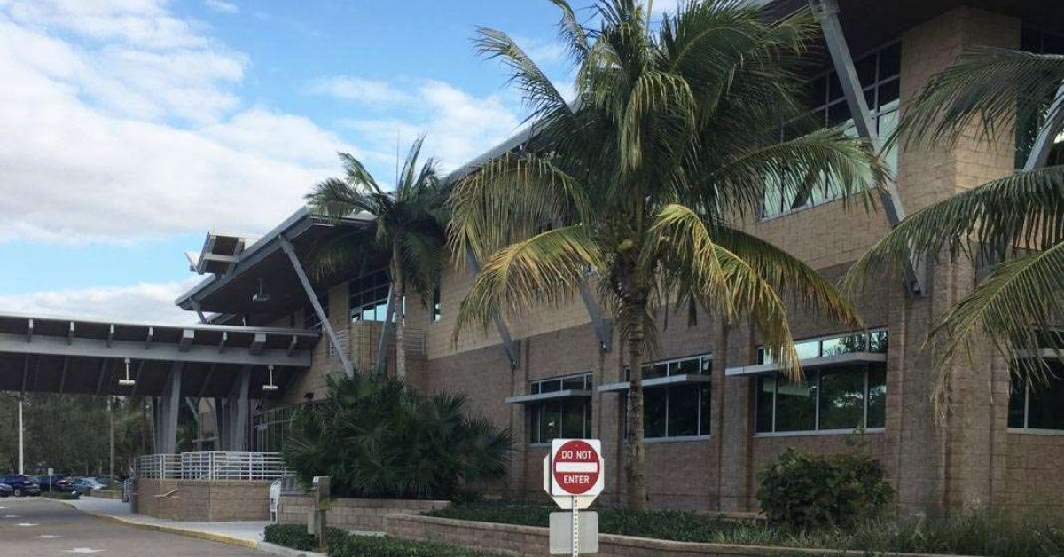 Naples_Dailey_News_Building