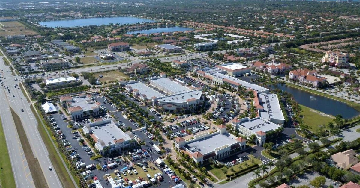 Shoppes at Vanderbilt in North Naples