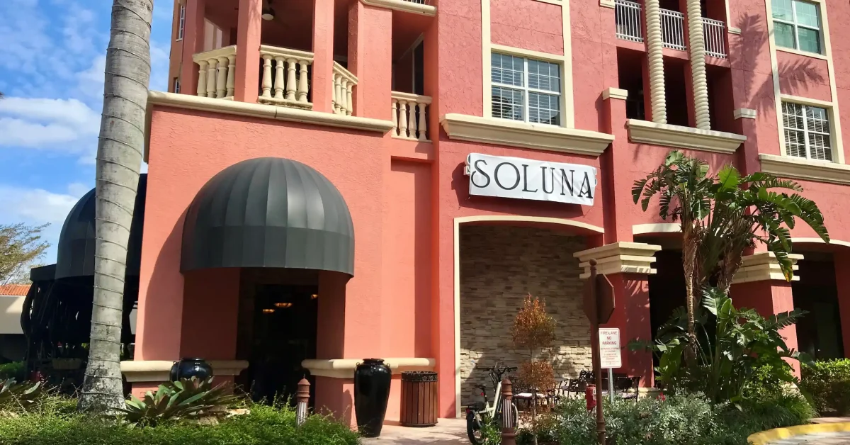 Soluna Restaurant & Bar in Naples