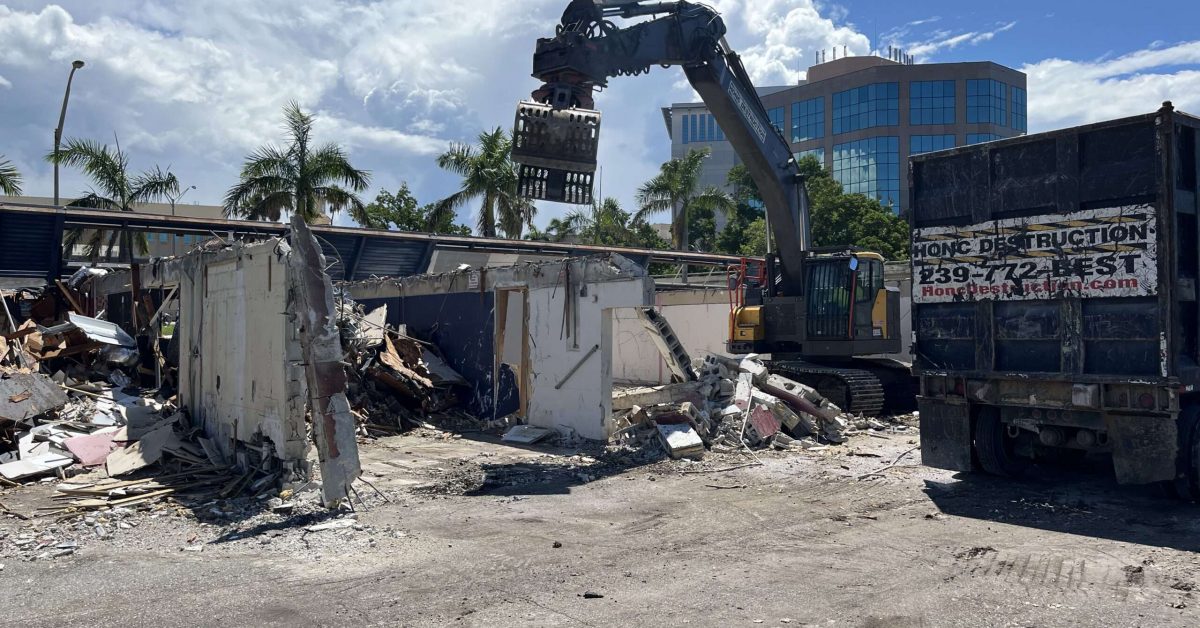 Construction site of Vantage apartment complex in Fort Myers.